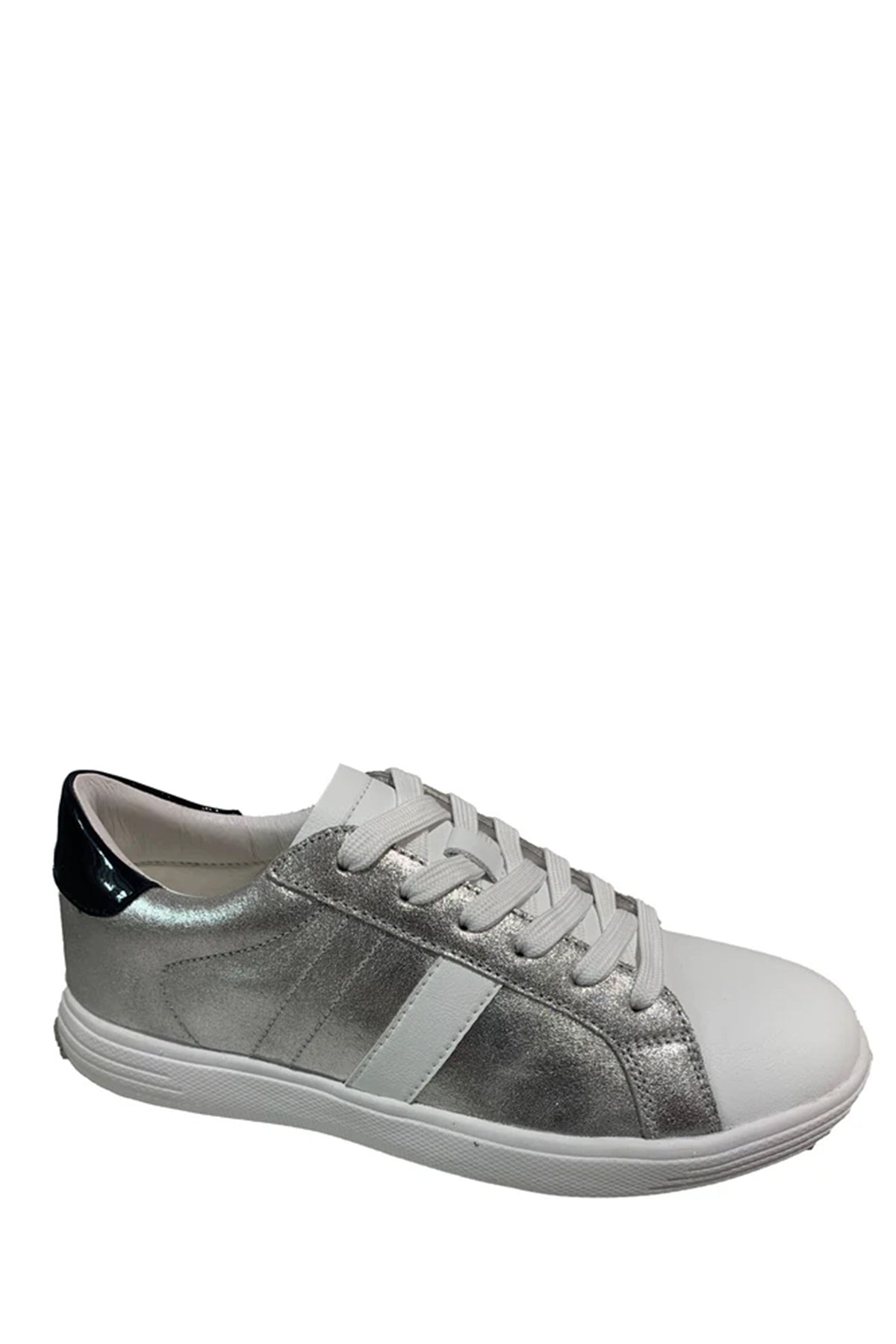 Silver & White Golf Shoes